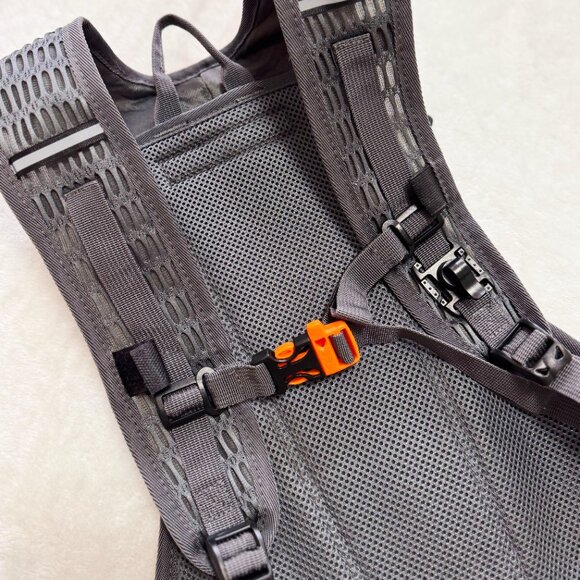 Vibrelli Hydration Backpack for Cycling, Running, Hiking - Picture 4 of 4